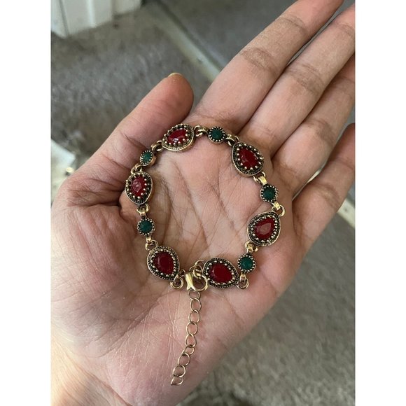 Golden bracelet, Vintage style lightweight , statement red dainty minimalist - Picture 3 of 10